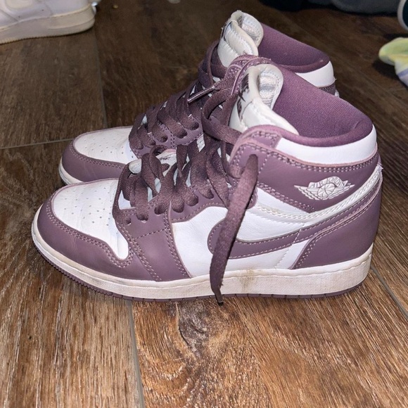 jordan 1s size 4.5 y